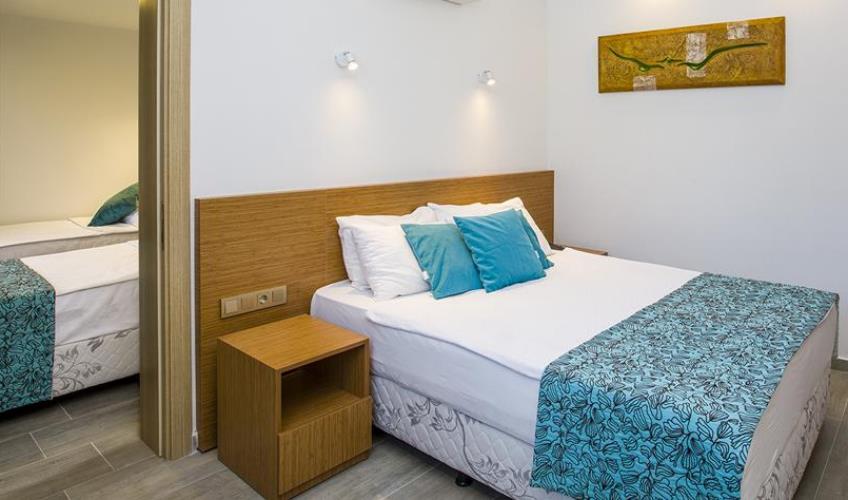 En az 2 yetişkin, En fazla 2 yetişkin + 1 bebek (0-2 yaş).