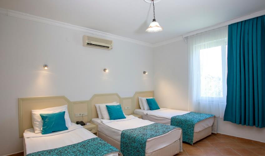 En fazla 3 yetişkin.