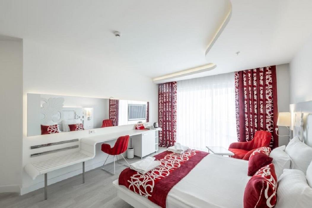 En fazla 3 yetişkin veya 2 yetişkin + 1 çocuk.