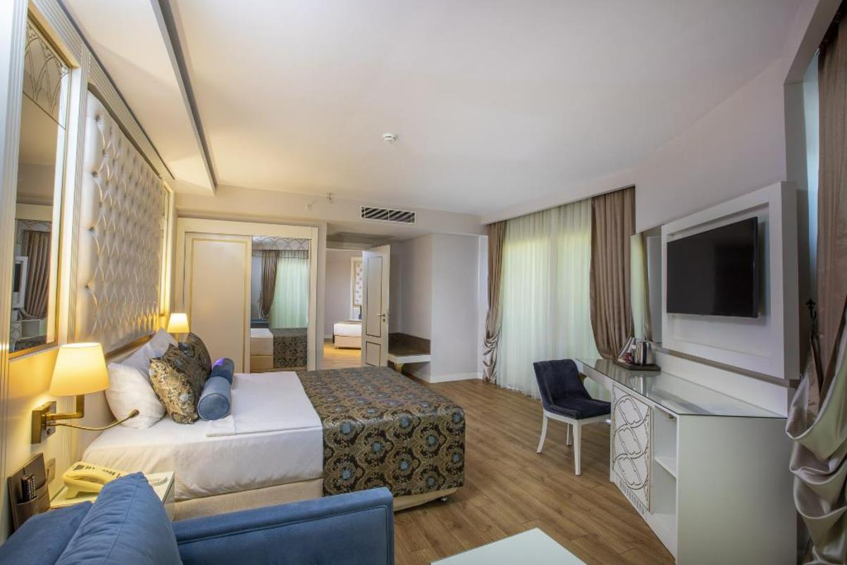 En az 3 yetişkin, En fazla 4 yetişkin veya 3 yetişkin + 1 çocuk.