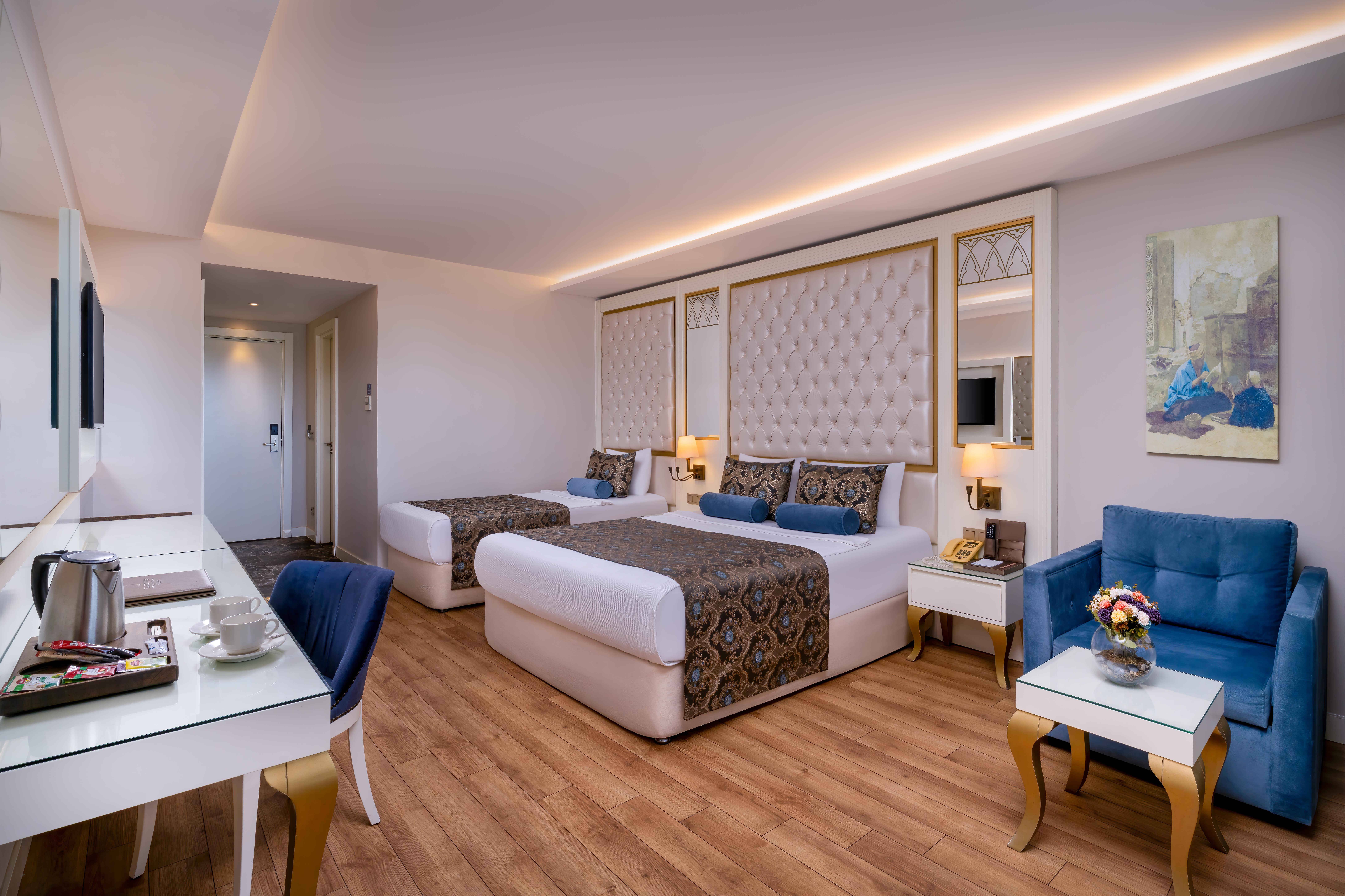 En fazla 3 yetişkin veya 2 yetişkin + 1 çocuk.