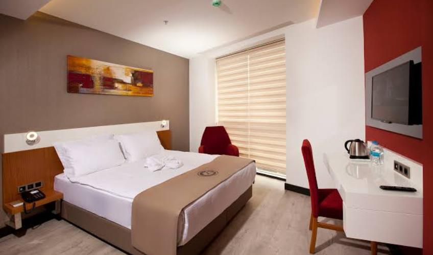 En fazla 2 yetişkin.