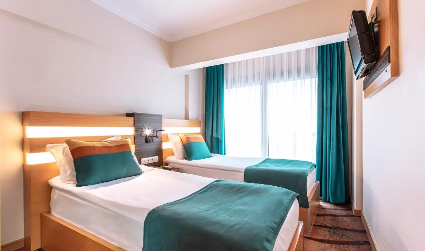 En fazla 2 yetişkin.