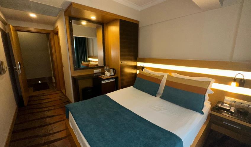 En fazla 2 yetişkin.