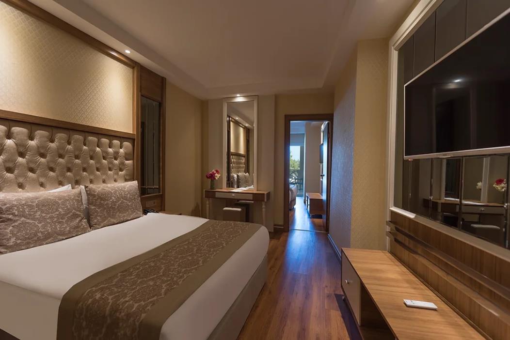 En az 2 yetişkin, En fazla 4 yetişkin veya 3 yetişkin + 1 çocuk.