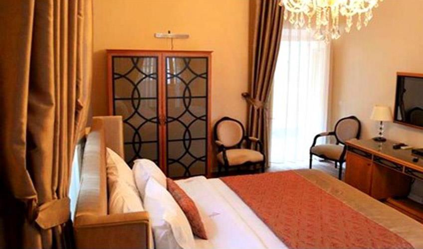 En fazla 2 yetişkin.