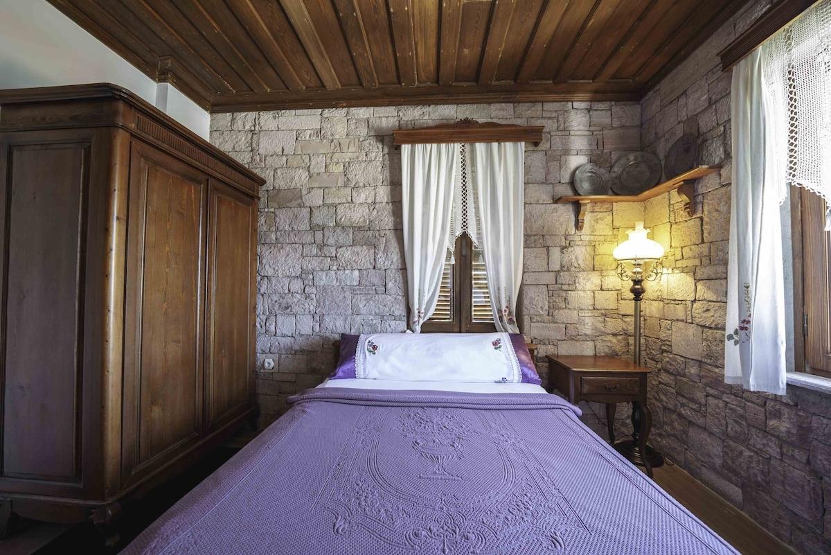 En fazla 2 yetişkin.