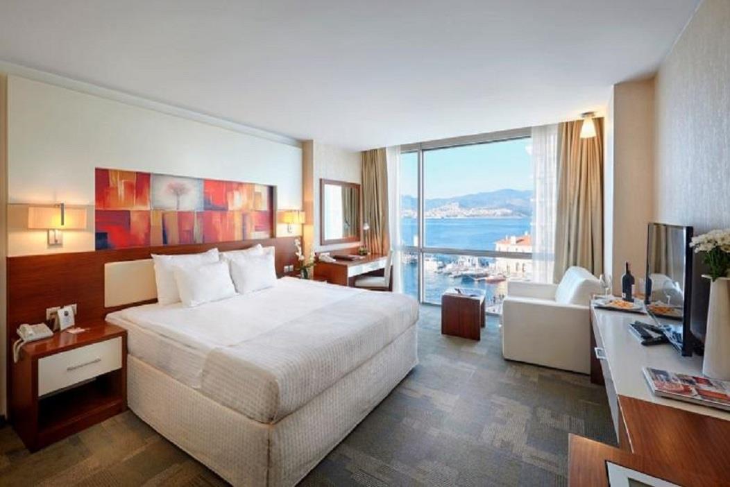 En fazla 2 yetişkin.