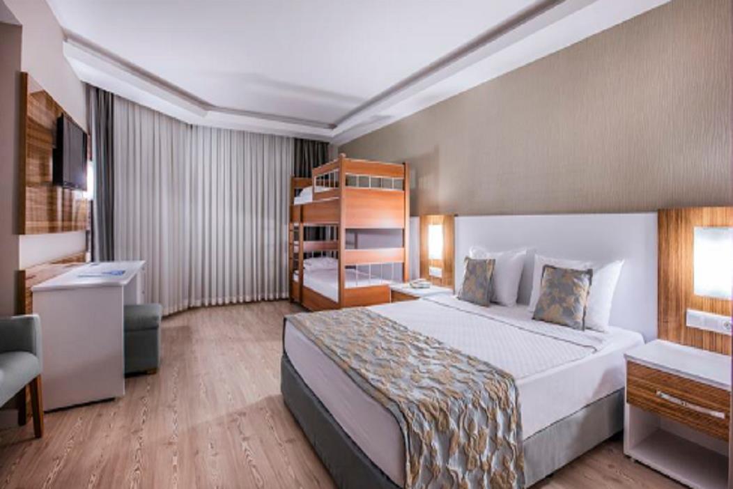 En az 2 yetişkin, En fazla 3 yetişkin + 1 çocuk veya 2 yetişkin + 2 çocuk.