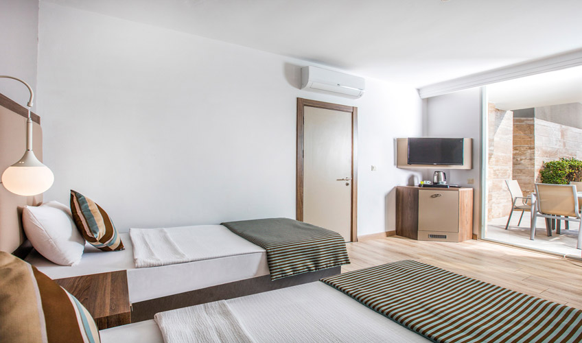 En az 3 yetişkin, En fazla 4 yetişkin + 1 çocuk veya 3 yetişkin + 2 çocuk.