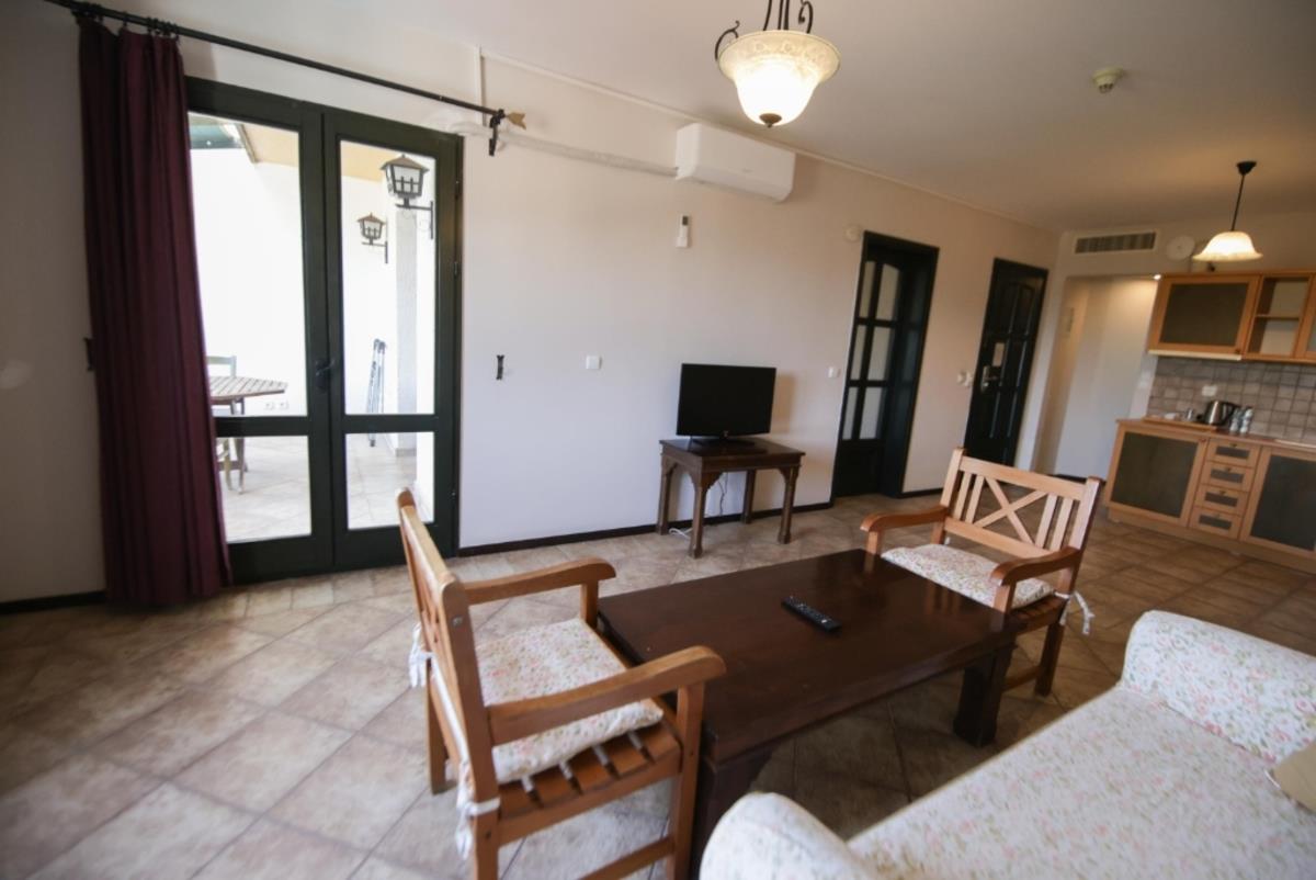 En az 2 yetişkin, En fazla 4 yetişkin veya 3 yetişkin + 1 çocuk.