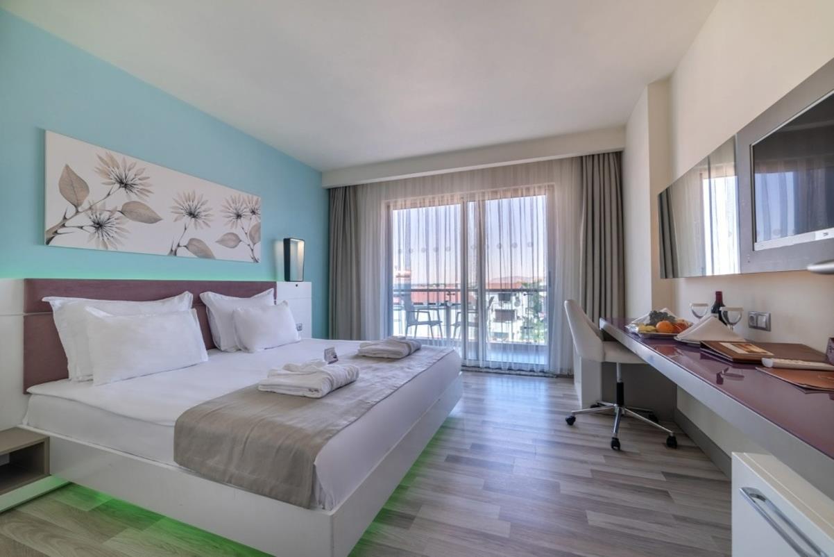 En az 2 yetişkin, En fazla 4 yetişkin veya 3 yetişkin + 1 çocuk.