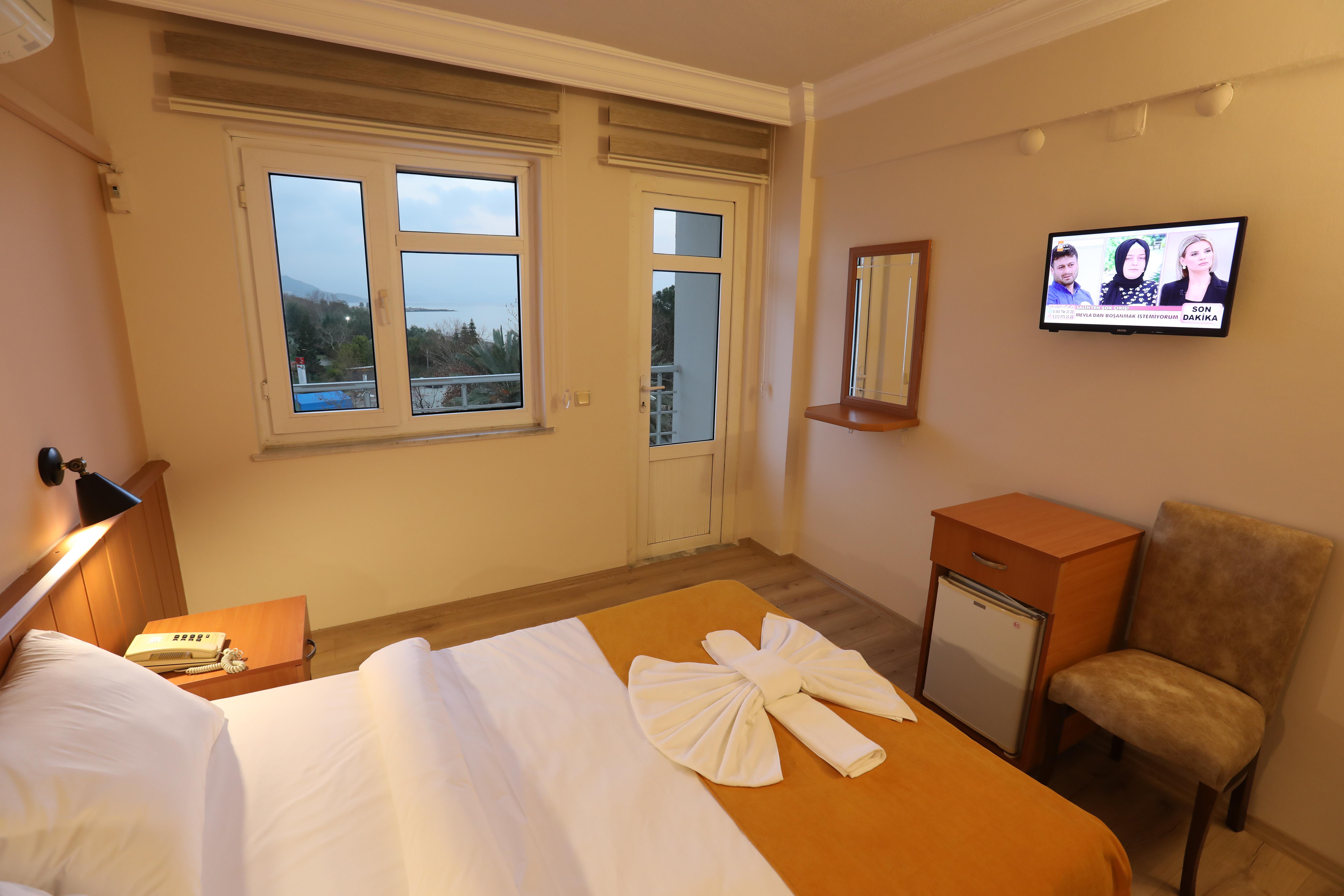 En fazla 2 yetişkin.