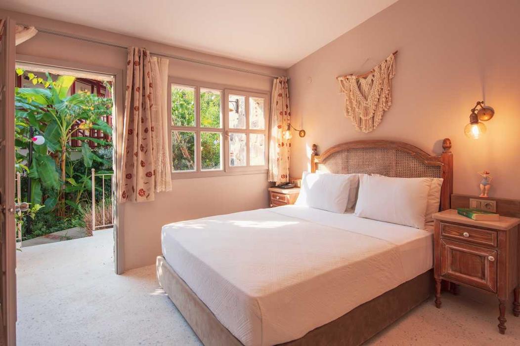 En az 2 yetişkin, En fazla 2 yetişkin.