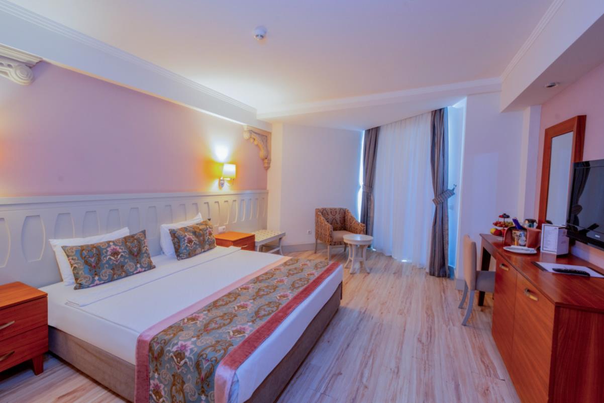 En fazla 3 yetişkin veya 2 yetişkin + 1 çocuk.