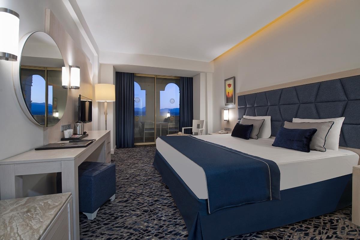 En fazla 3 yetişkin veya 2 yetişkin + 1 çocuk.