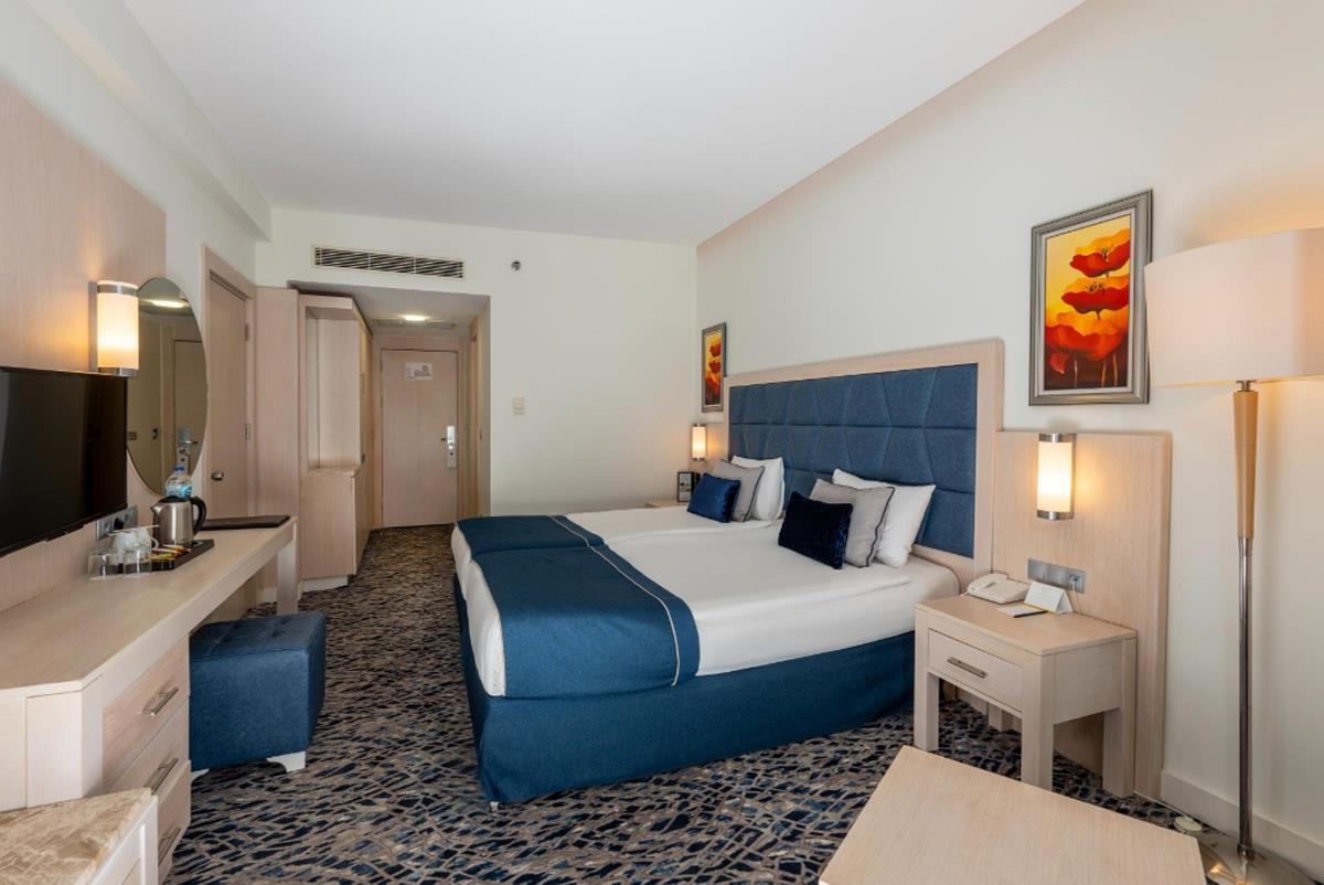 En az 3 yetişkin, En fazla 5 yetişkin veya 4 yetişkin + 1 çocuk.