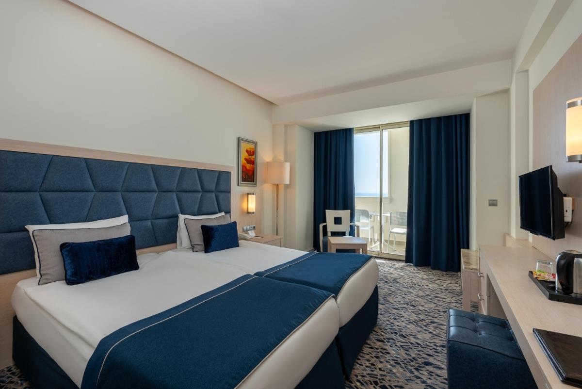 En az 3 yetişkin, En fazla 5 yetişkin veya 4 yetişkin + 1 çocuk.