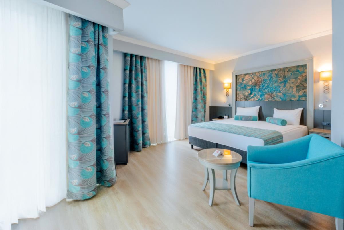 En az 3 yetişkin, En fazla 4 yetişkin veya 3 yetişkin + 1 çocuk.