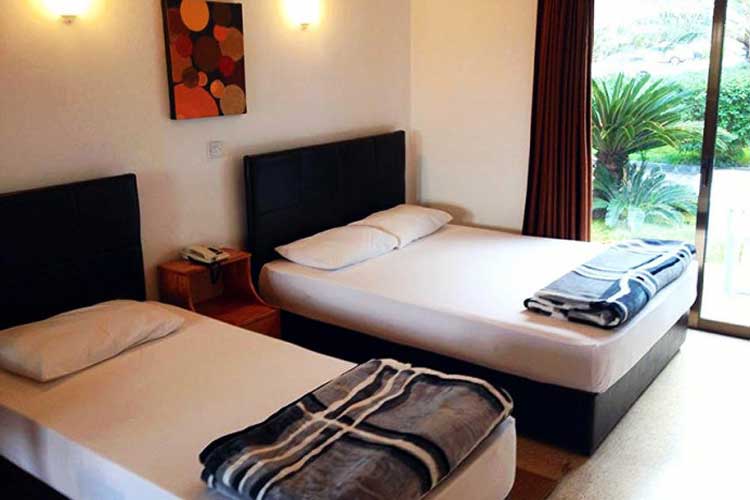 En fazla 3 yetişkin veya 2 yetişkin + 1 çocuk.