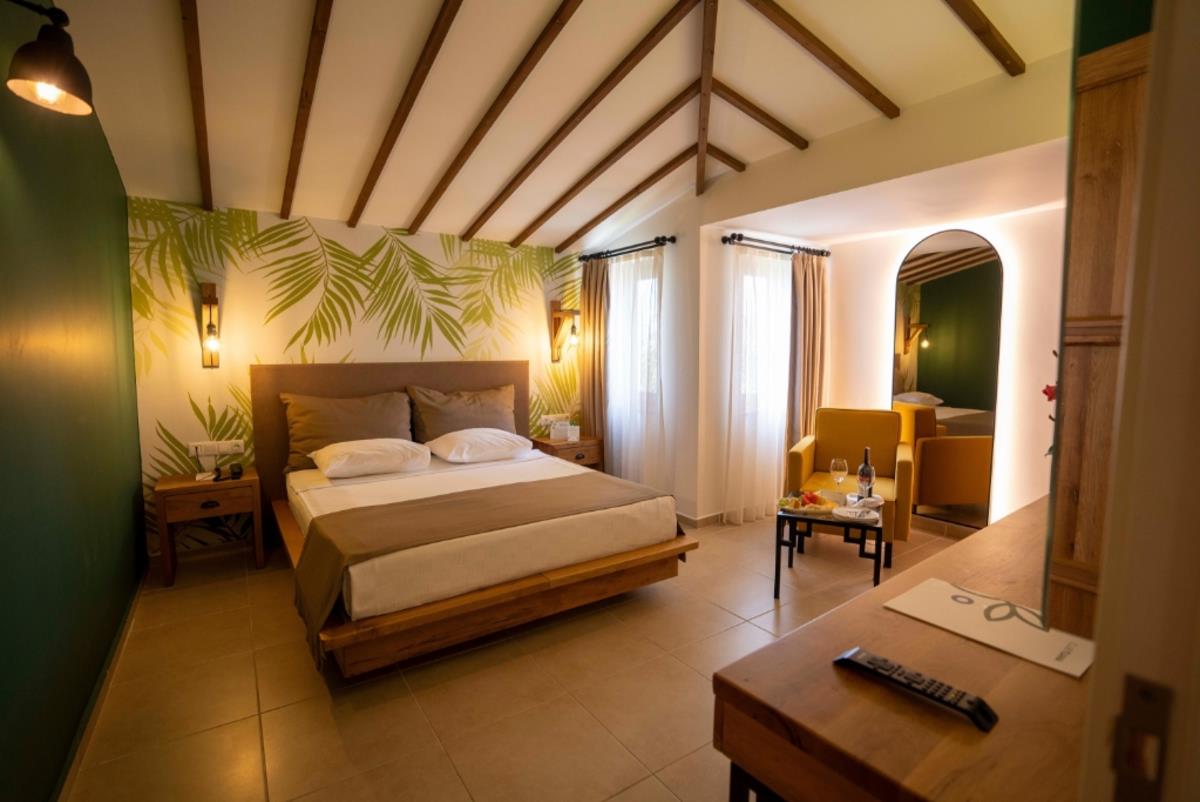 En az 2 yetişkin, En fazla 4 yetişkin + 1 çocuk veya 3 yetişkin + 1 çocuk.