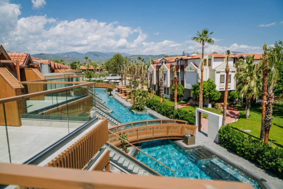 En fazla 2 yetişkin veya 1 yetişkin + 1 çocuk.