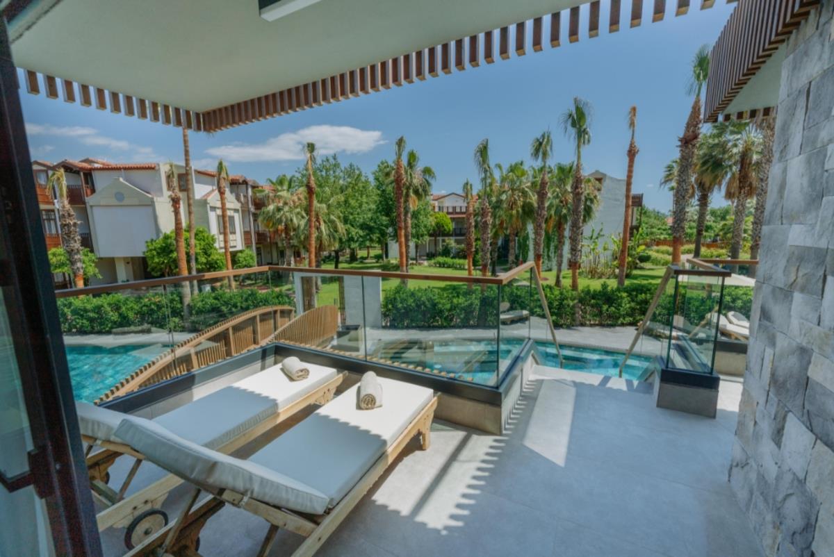 En fazla 3 yetişkin veya 2 yetişkin + 1 çocuk.