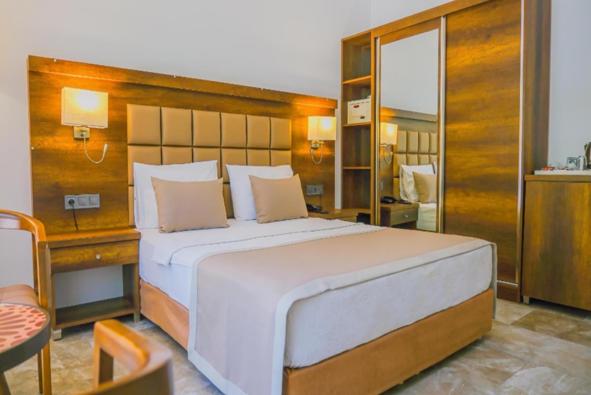 En fazla 2 yetişkin + 1 çocuk veya 1 yetişkin + 1 çocuk.