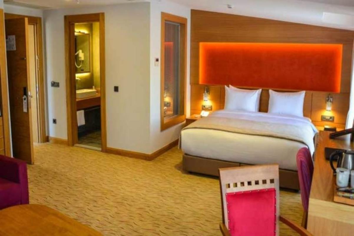 En az 2 yetişkin, En fazla 2 yetişkin + 2 çocuk.