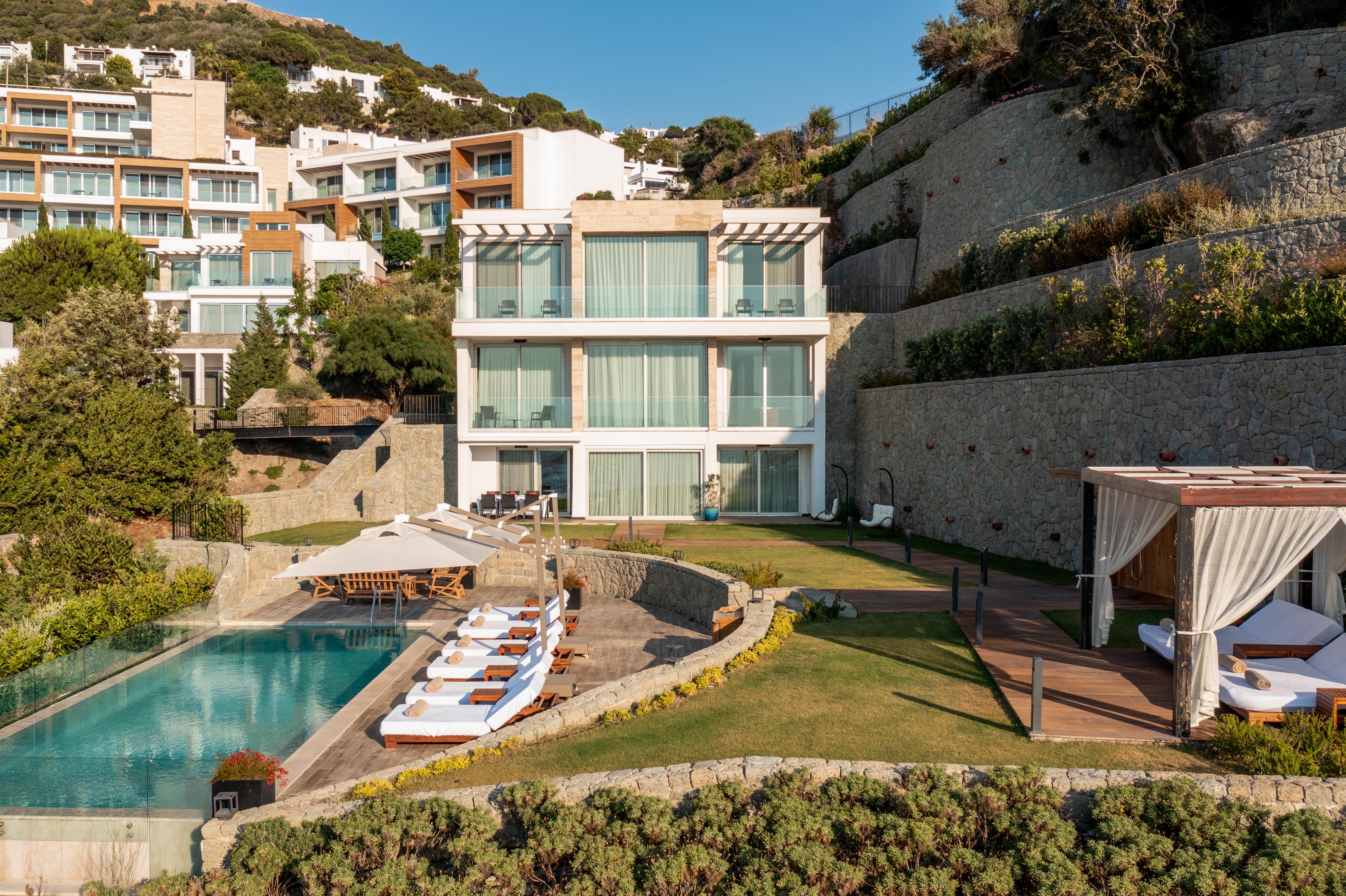 En az 2 yetişkin, En fazla 6 yetişkin + 1 çocuk veya 5 yetişkin + 2 çocuk.