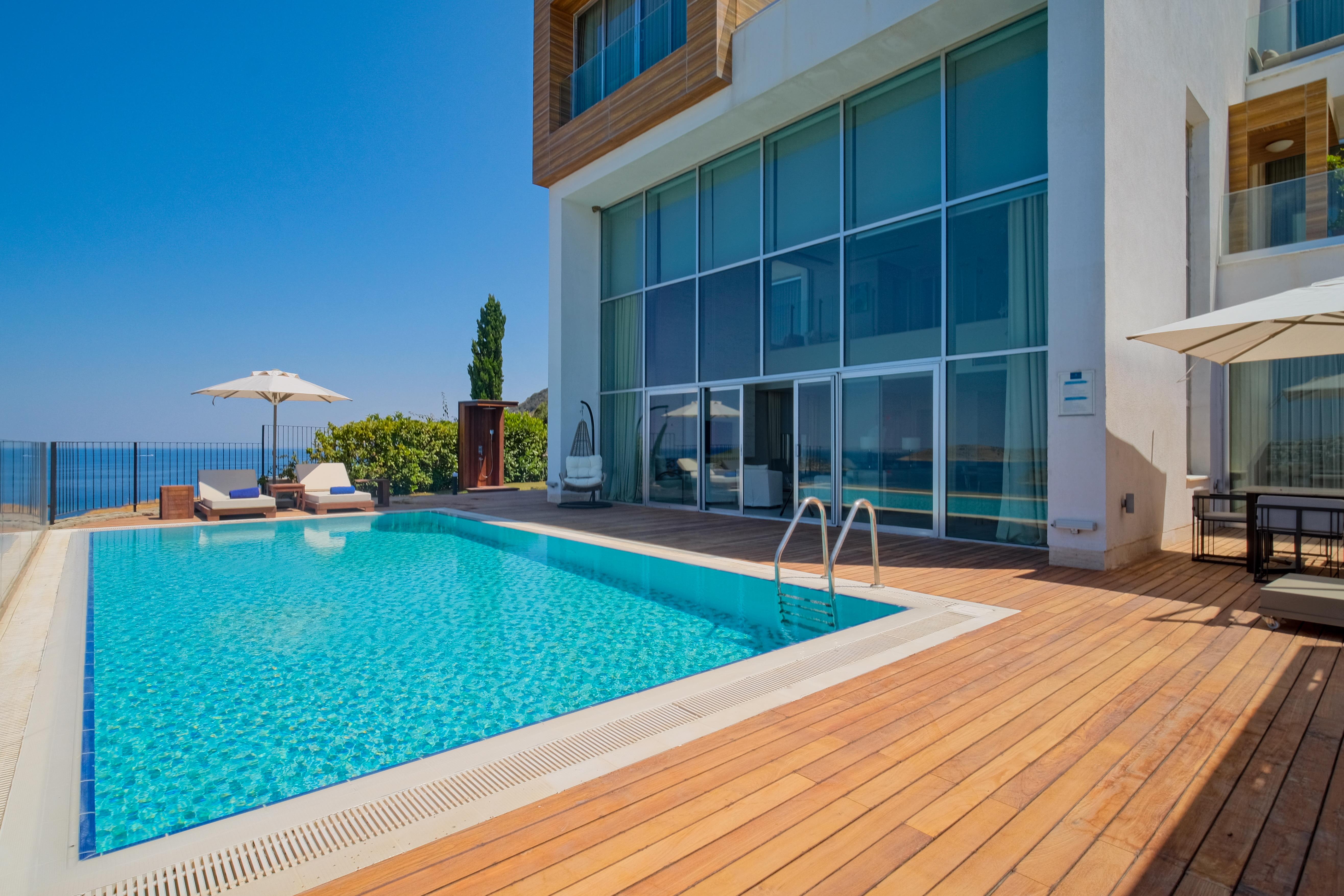 En az 5 yetişkin, En fazla 10 yetişkin + 2 çocuk veya 9 yetişkin + 2 çocuk.