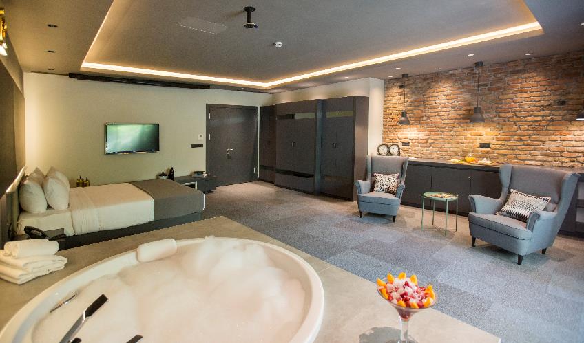 En fazla 2 yetişkin.