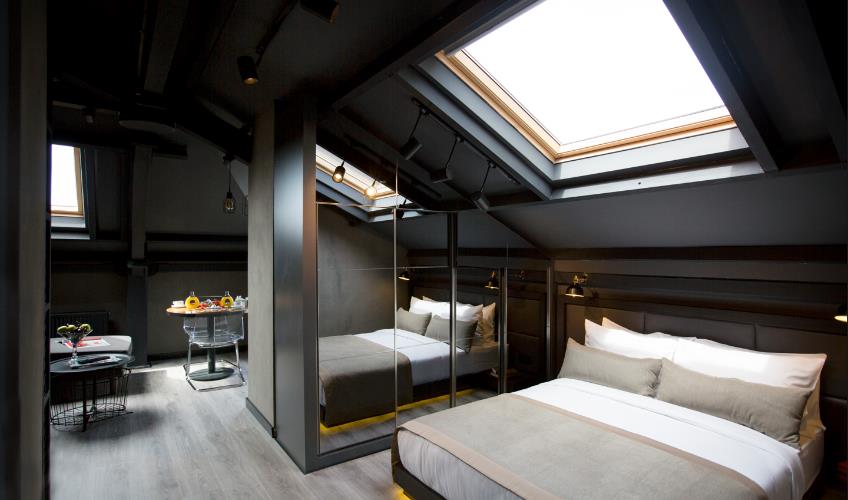 En fazla 3 yetişkin.