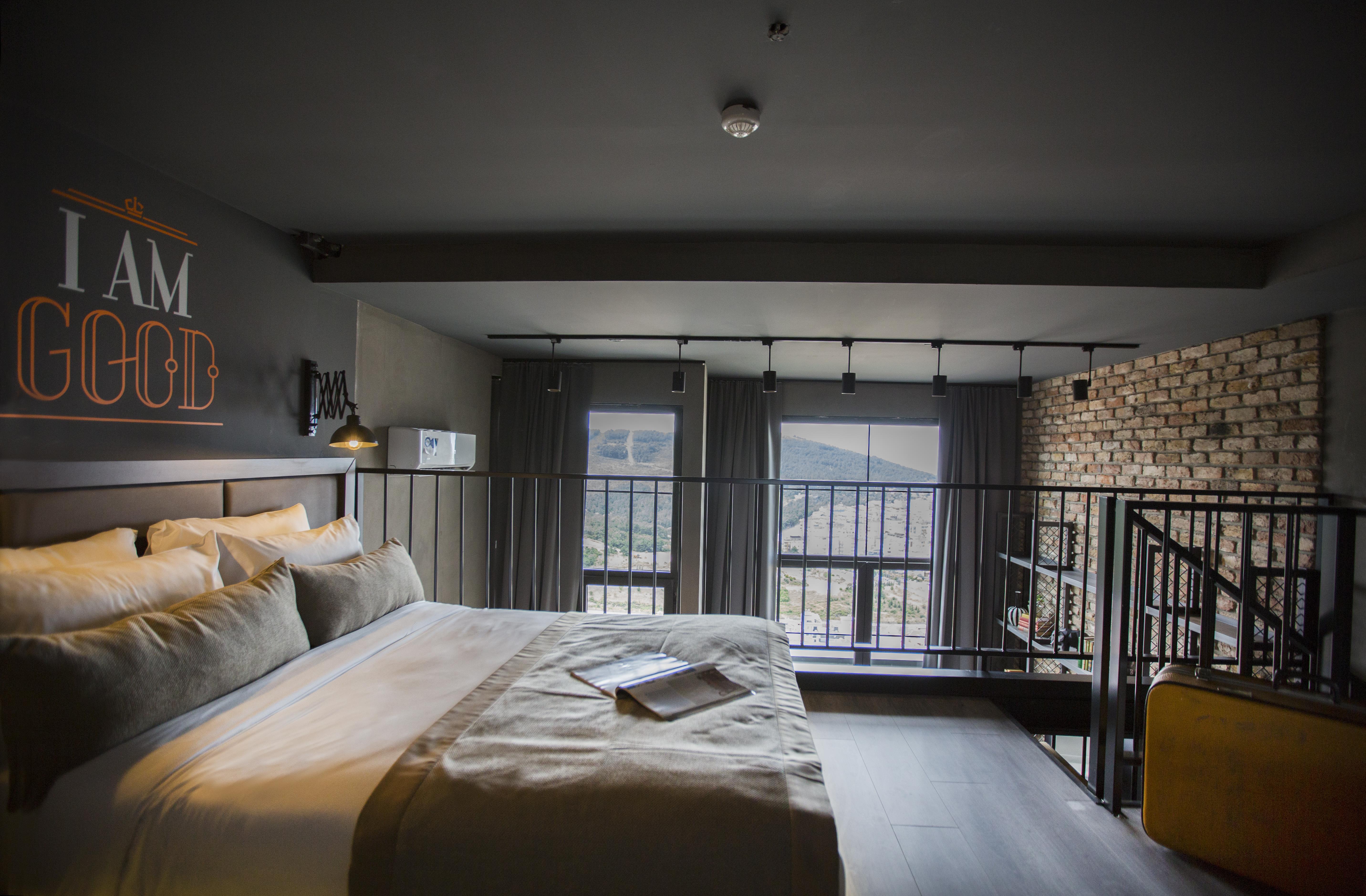 En fazla 2 yetişkin.