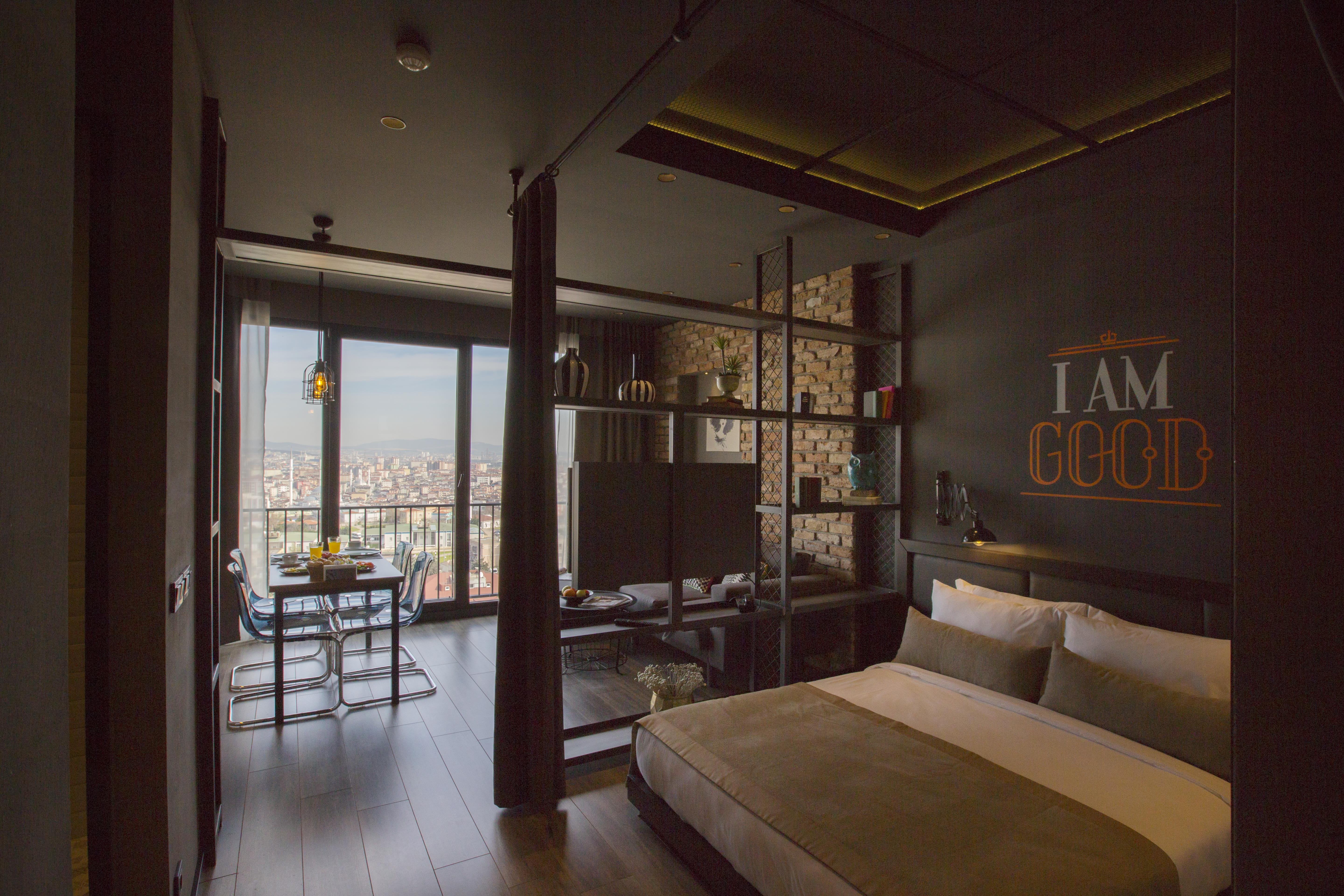 En fazla 2 yetişkin.