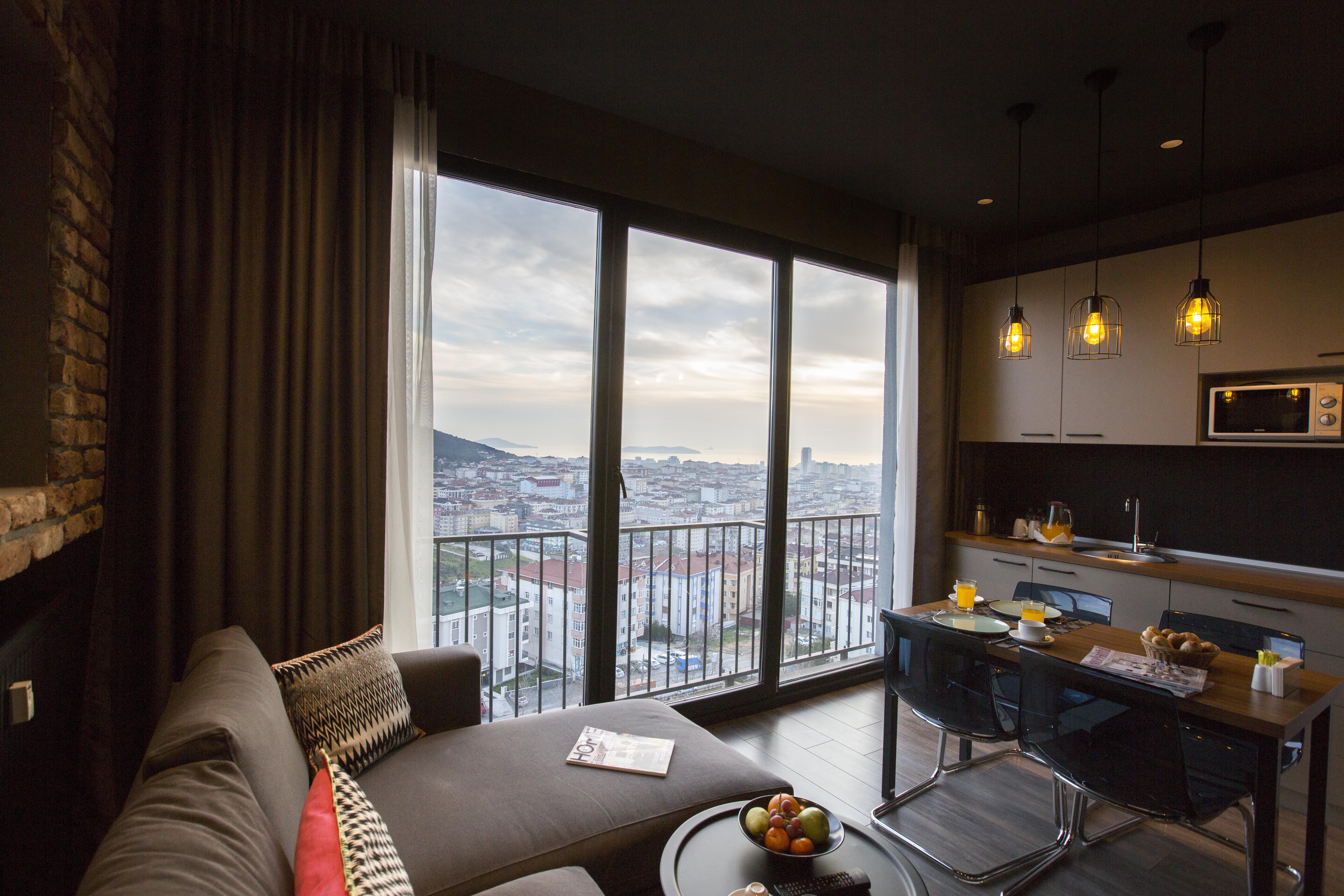 En fazla 2 yetişkin.