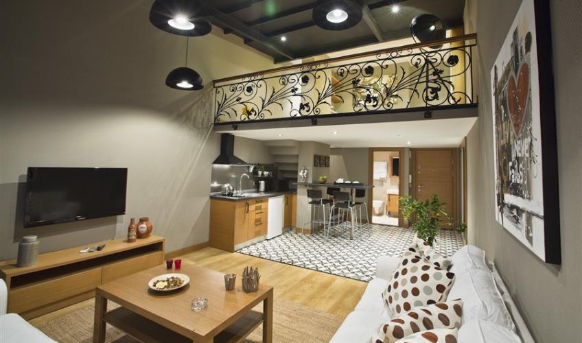 En fazla 3 yetişkin.