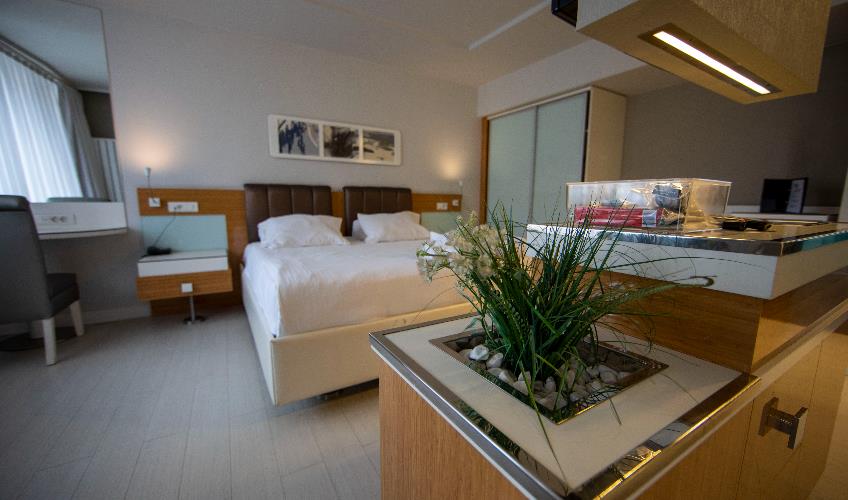 En fazla 2 yetişkin + 2 çocuk veya 1 yetişkin + 2 çocuk.