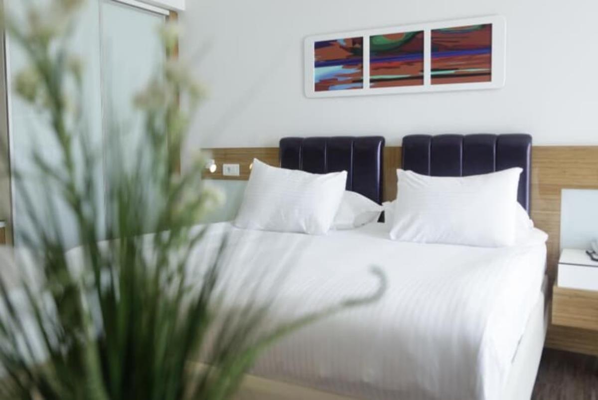 En fazla 2 yetişkin.