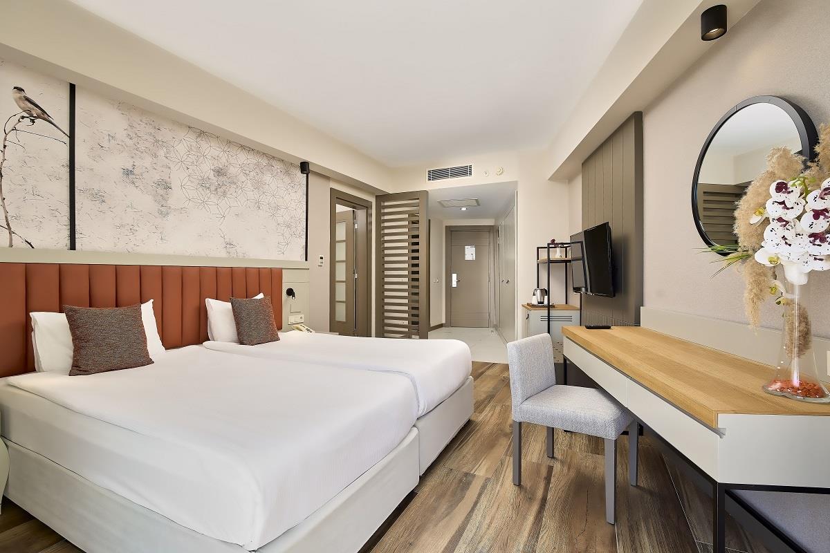 En az 2 yetişkin, En fazla 4 yetişkin veya 3 yetişkin + 1 çocuk.