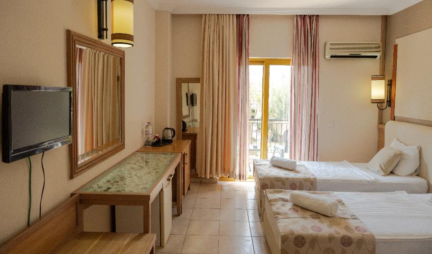 En fazla 3 yetişkin veya 2 yetişkin + 1 çocuk.