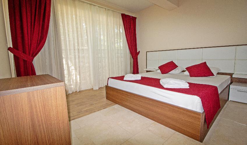 En fazla 4 yetişkin.