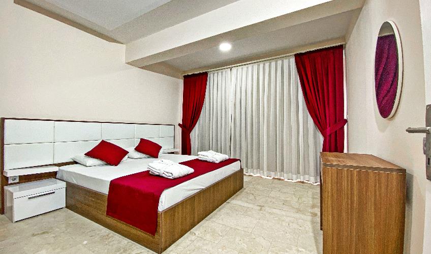 En fazla 4 yetişkin.