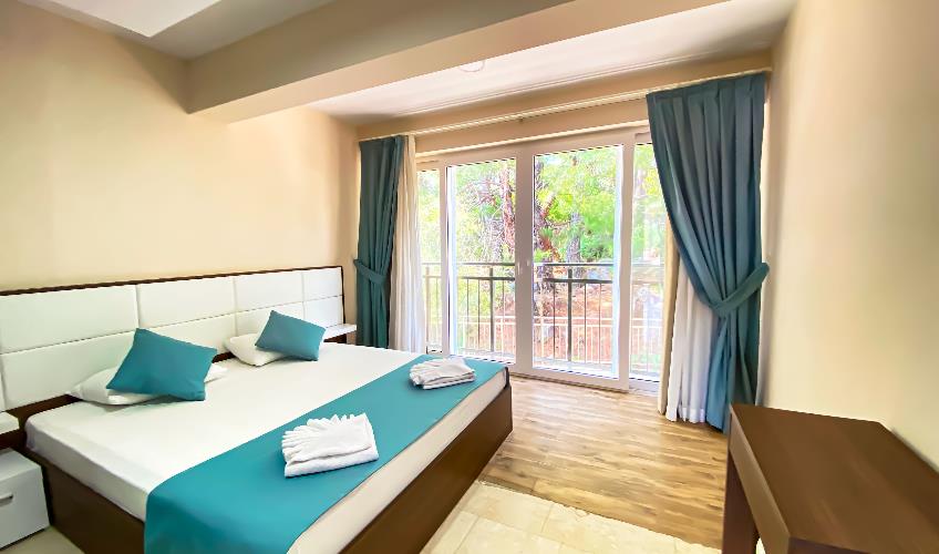 En fazla 4 yetişkin.