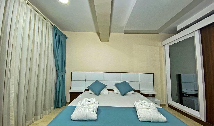 En fazla 4 yetişkin.