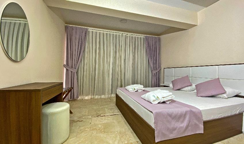 En fazla 4 yetişkin.