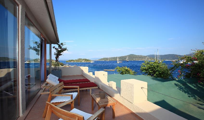 En fazla 4 yetişkin.