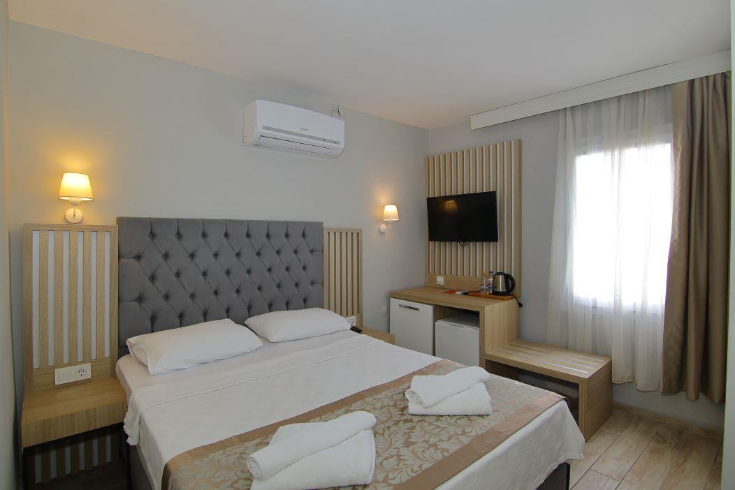 En fazla 3 yetişkin veya 2 yetişkin + 1 çocuk.