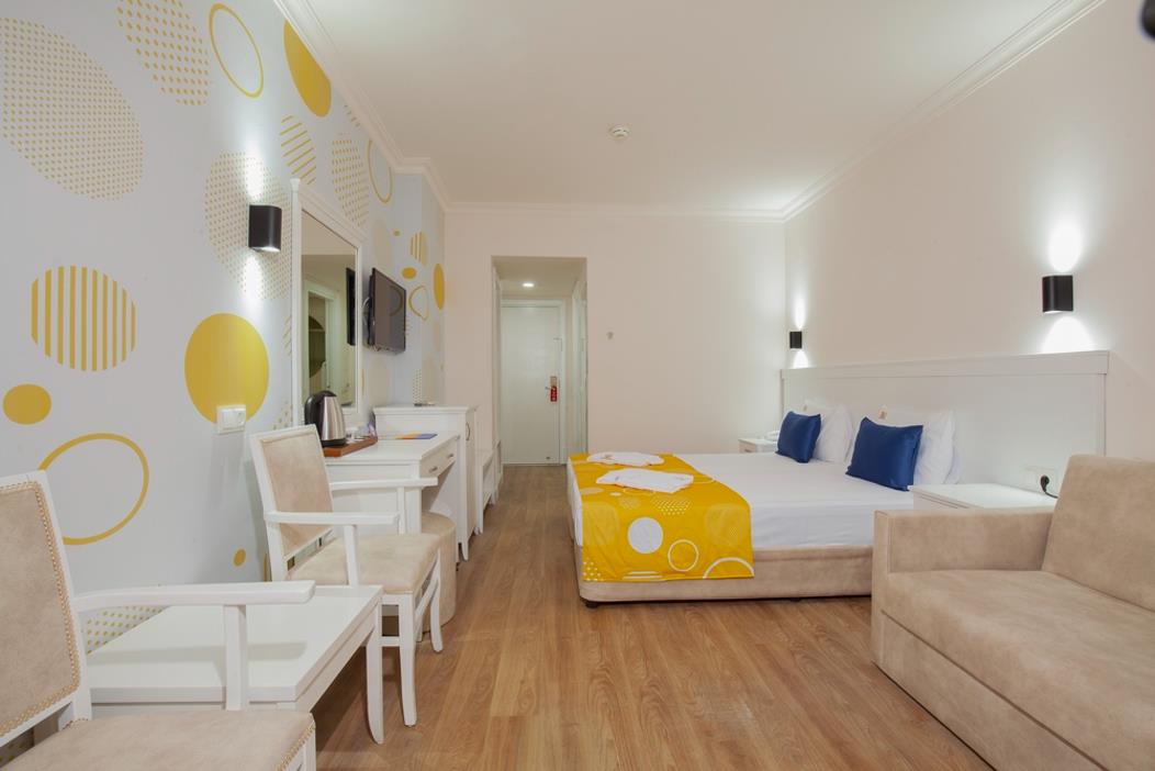 En fazla 3 yetişkin + 1 bebek (0-2 yaş) veya 2 yetişkin + 1 çocuk + 1 bebek (0-2 yaş).