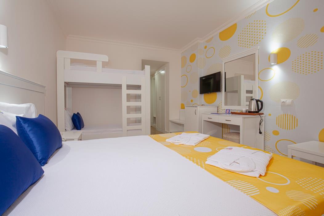 En az 2 yetişkin, En fazla 3 yetişkin + 1 çocuk veya 2 yetişkin + 2 çocuk.